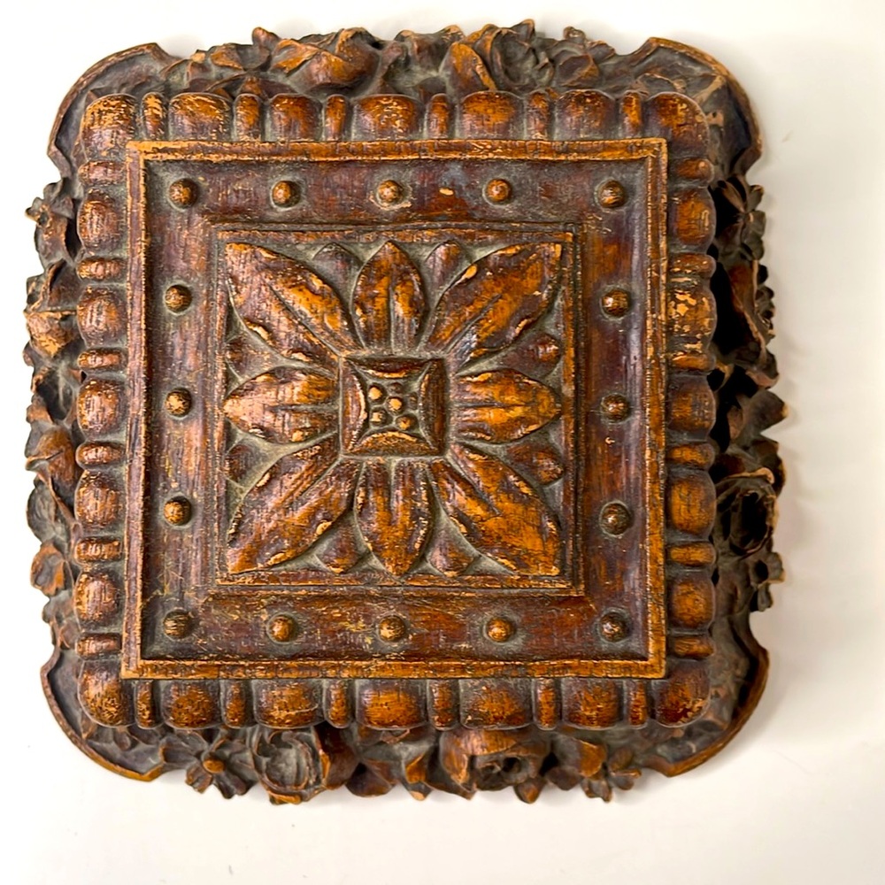 Vintage Syroco Wood lidded square cigarette or trinket box